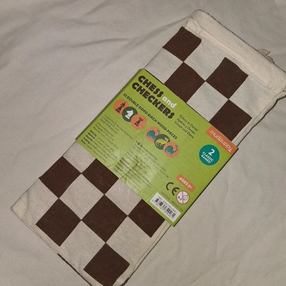 Mudpuppy Games to Go Chess and Checkers Mighty Dinosaurs - 32 Wooden Pieces‎ New